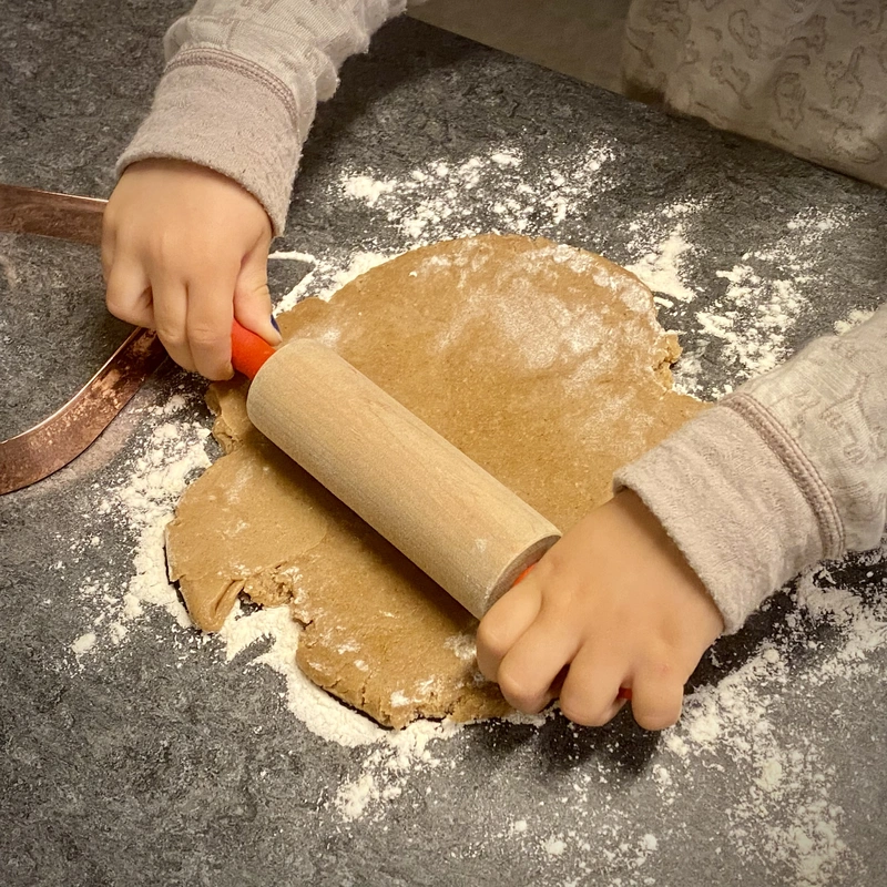 Barna baker sin egen adventskalender