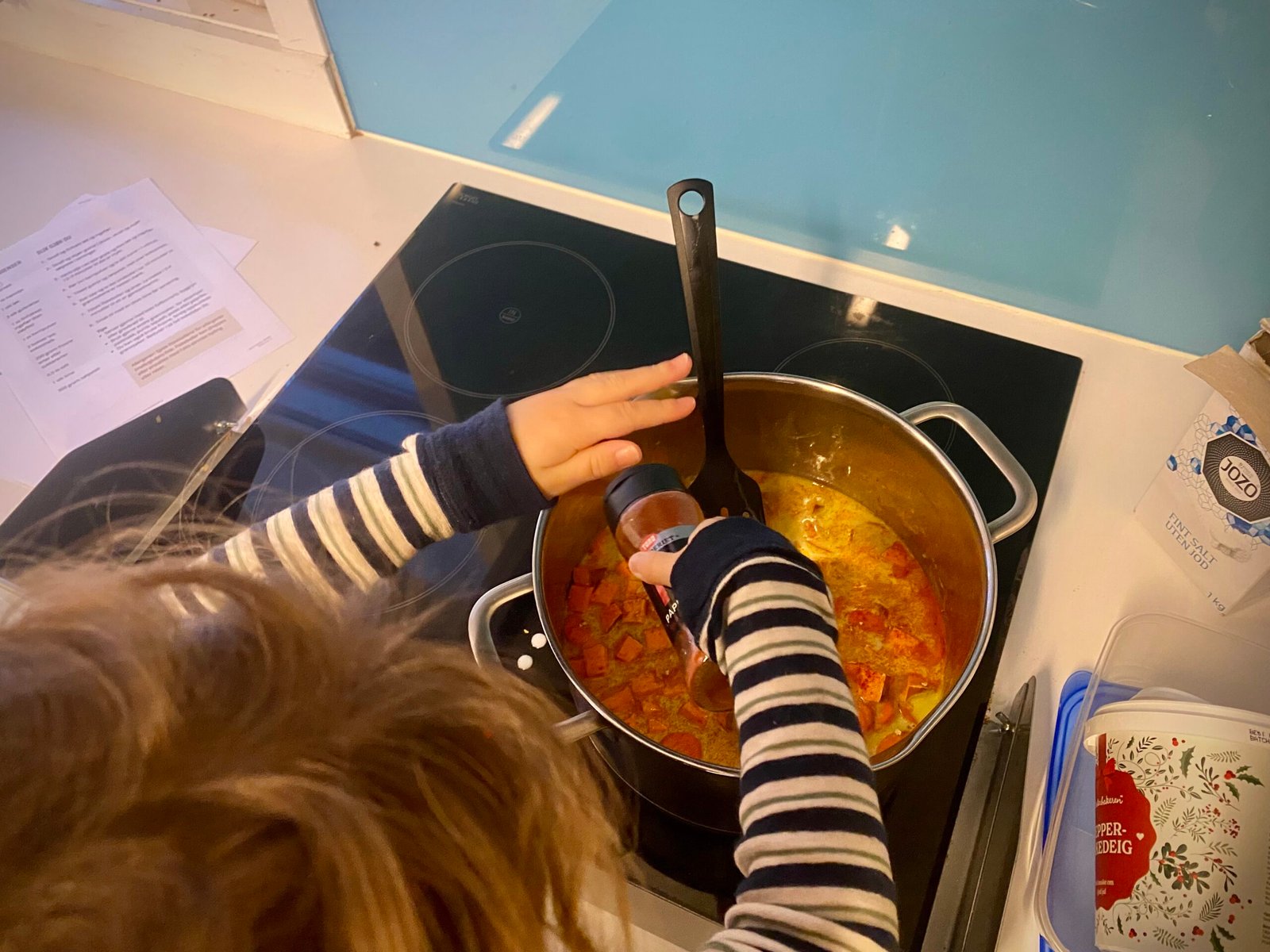 Matgruppe lager thai fiskebollecurry